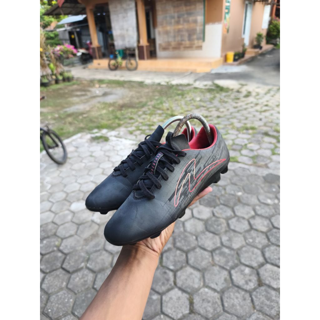 sepatu bola specs second size 39