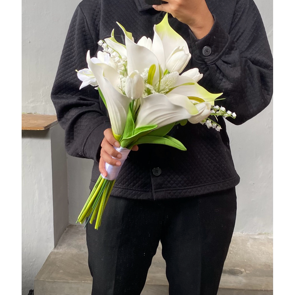 PREMIUM BUKET LILY HAND BOUQUET LILY WEDDING BUKET BUNGA LILY ARTIFICIAL BUKET WEDDING BUKET LAMARAN