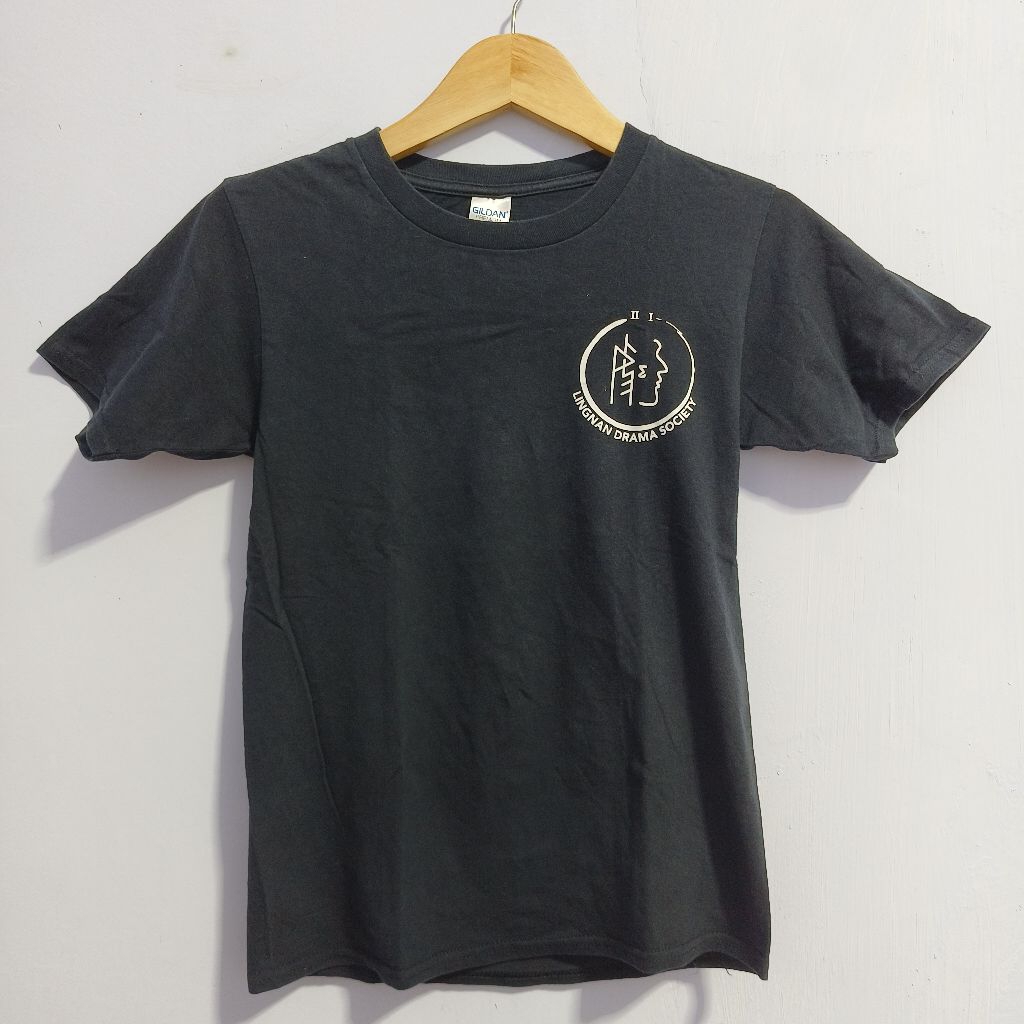 Preloved Gildan Kaos Hitam