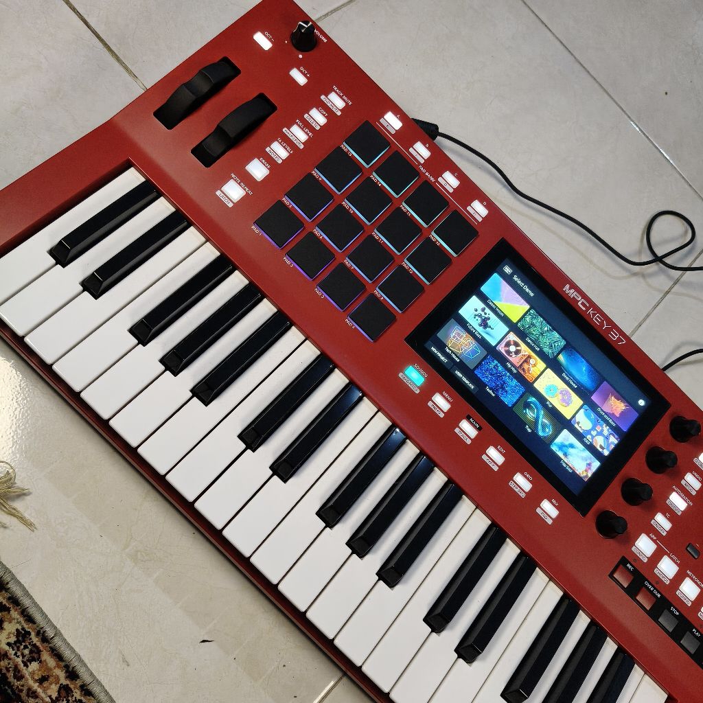 keyboard akai mpckey37 groovebox synthesizer workstation dj recording