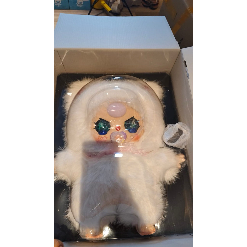 Baby Three AI 800% kucing putih dot