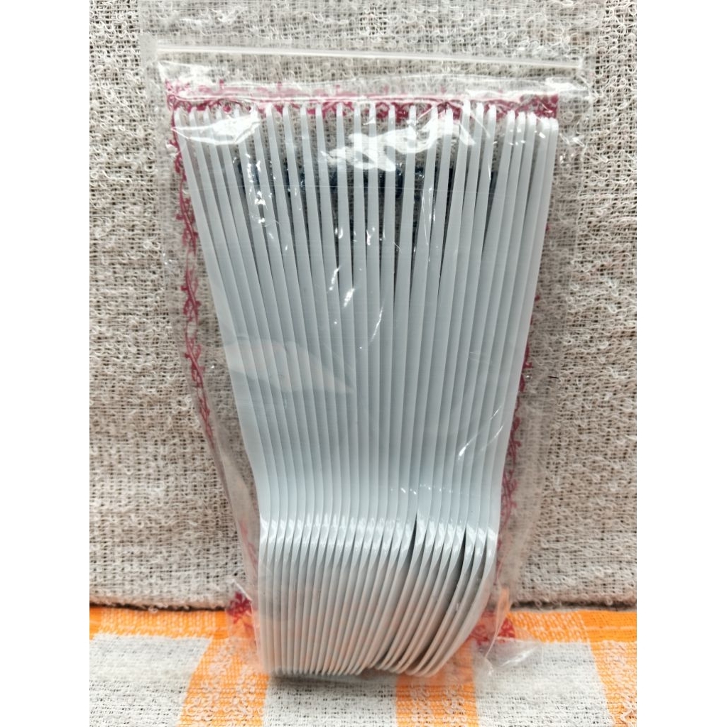 SENDOK MAKAN/ SENDOK PLASTIK ARWANA BIASA (1 BKS)