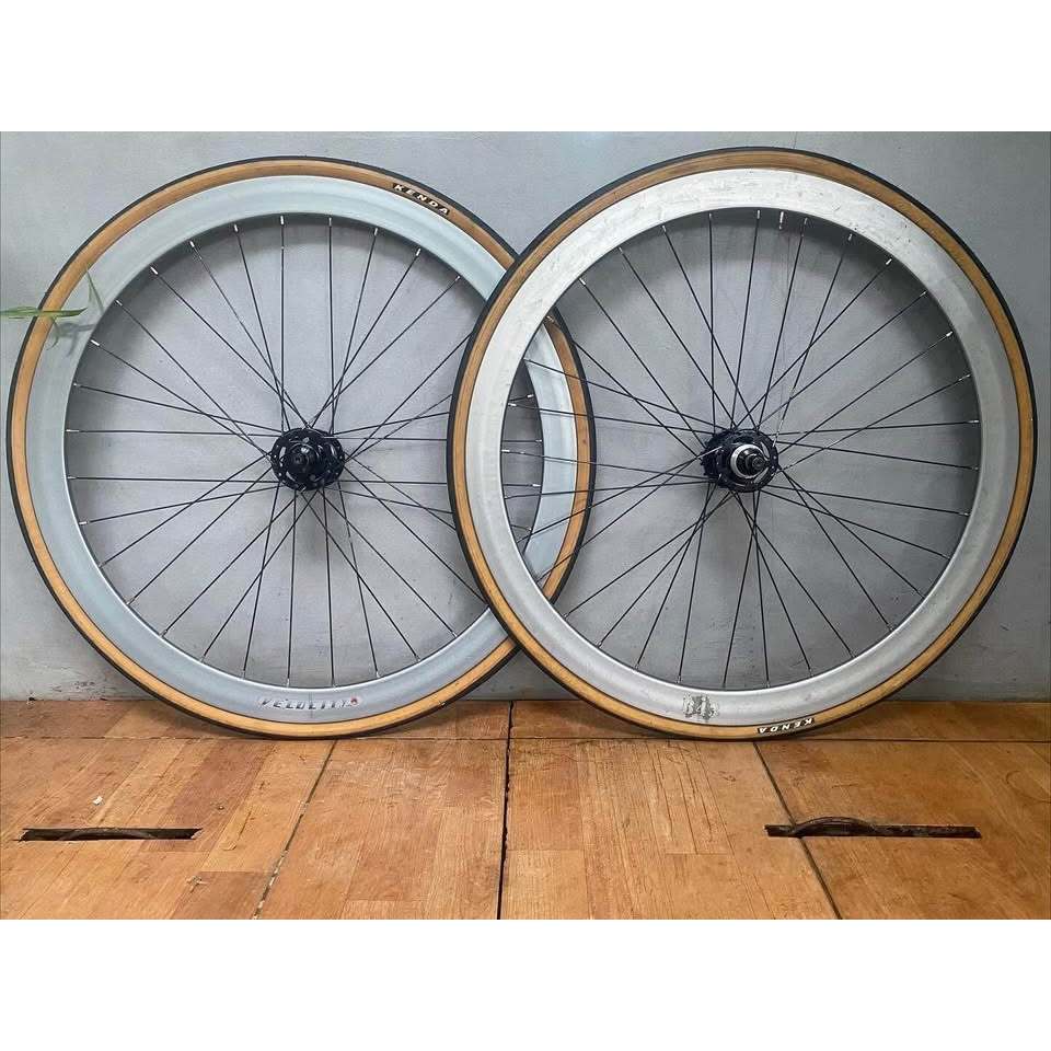 Wheelset rims Velocity B43 gun metal, Hub Novatech 32 hole kunci L fix fix include ban kenda