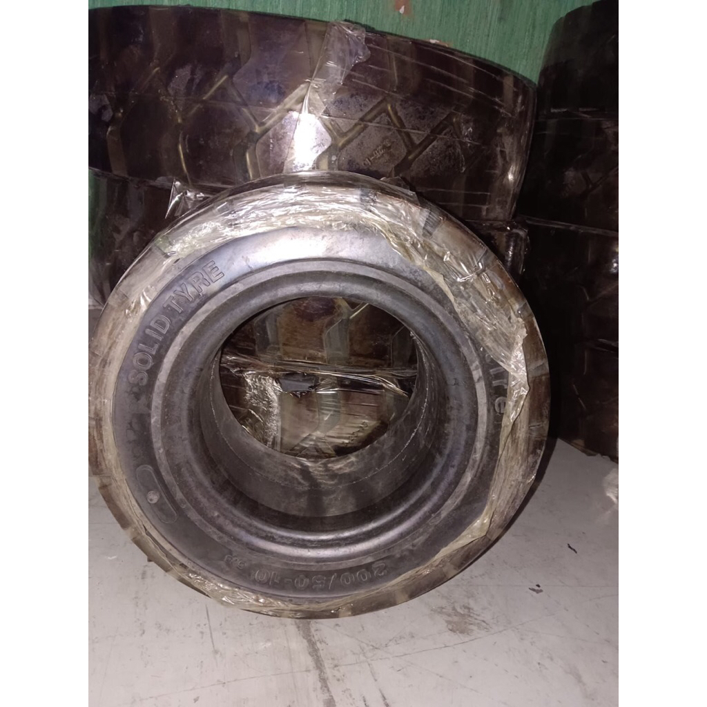 ban solid forklift    200/50-10    / ban mati / ban buta / ban pejal forklift baru