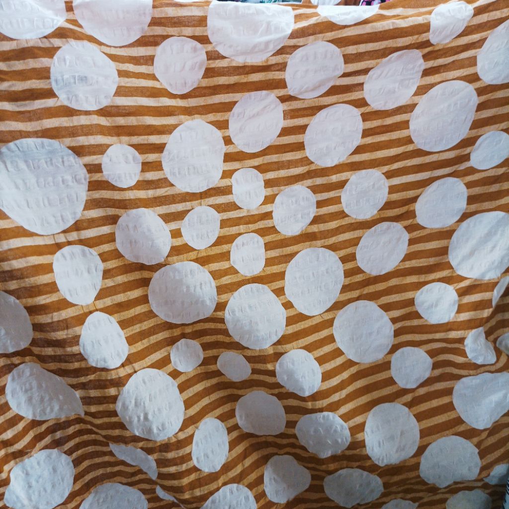 Kain Crinkle Airflow Motif Polkadot Garis Coklat Putih Meteran Bahan Gamis Dress Blouse (Harga Kain 