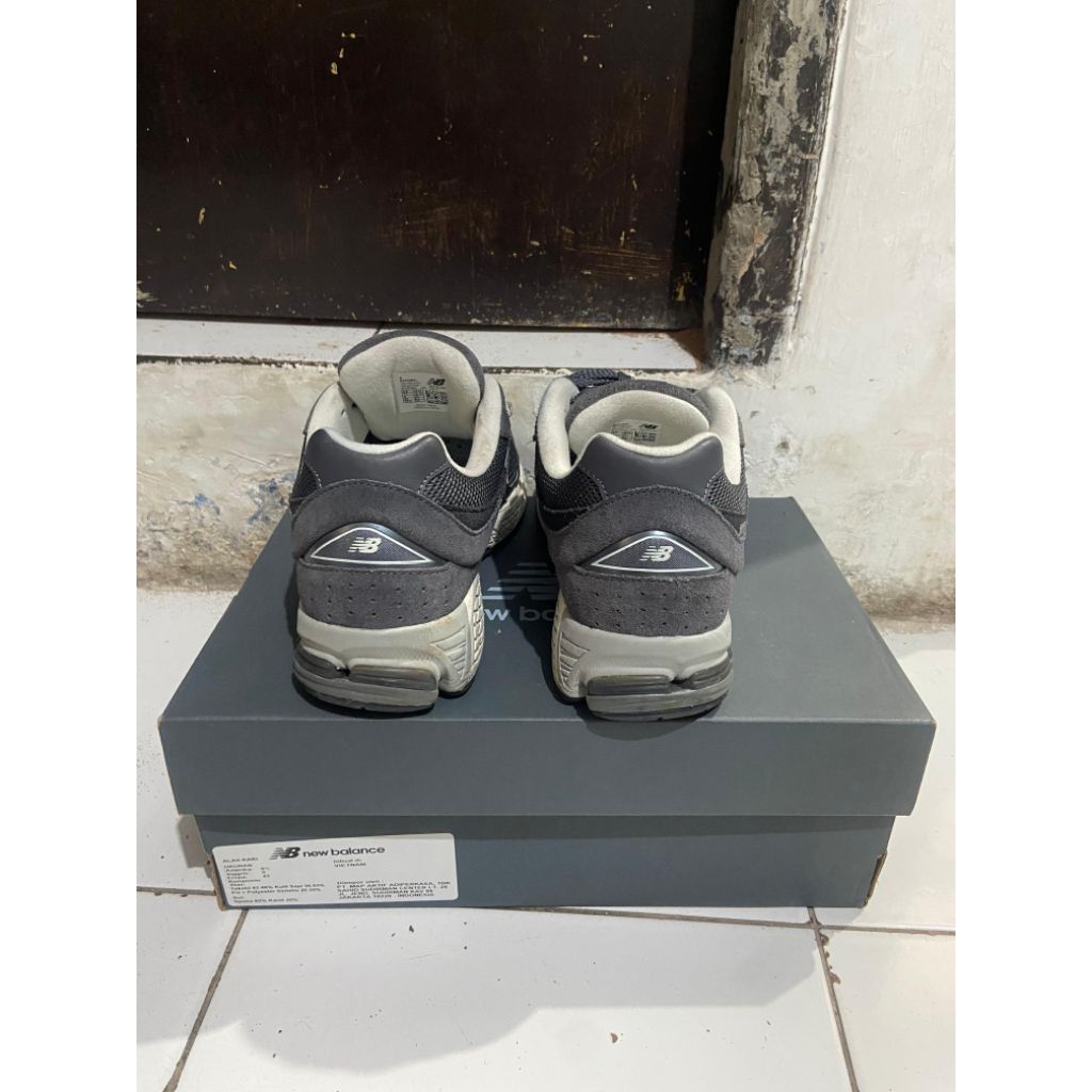 New Balance 2002R Resmi