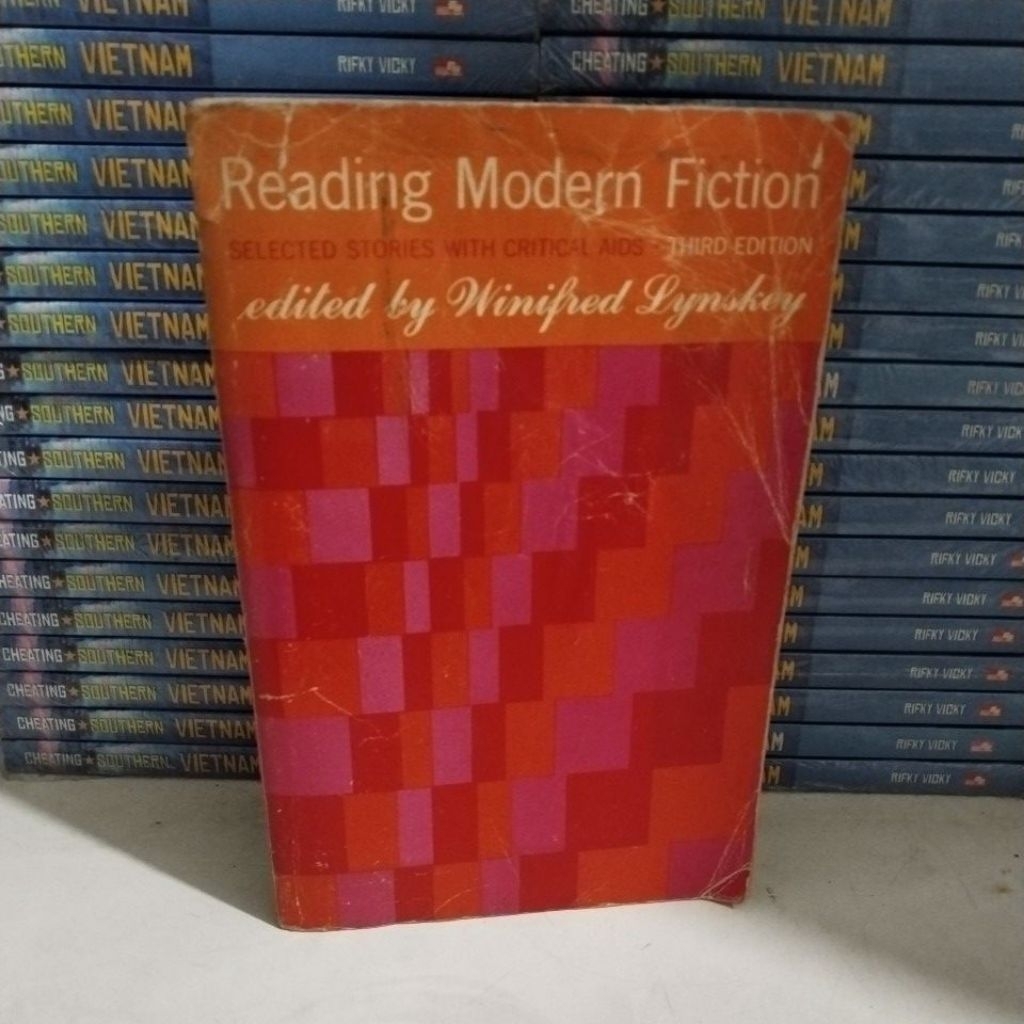 Buku original - BUKU READING MODERN FICTION BY WINIFRED LYNSKEY