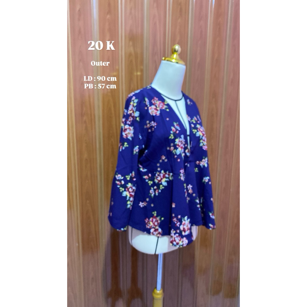Baju outer bunga bunga