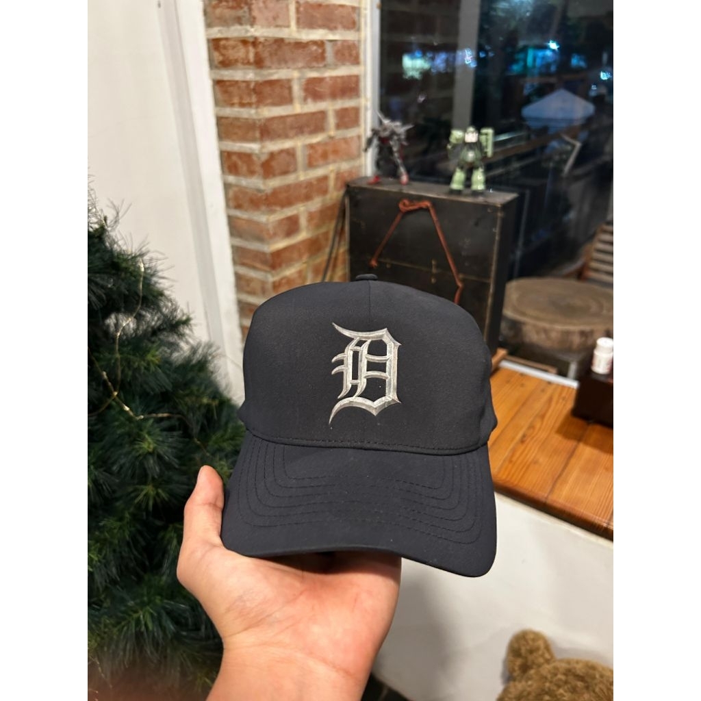 MLB caps deteroid