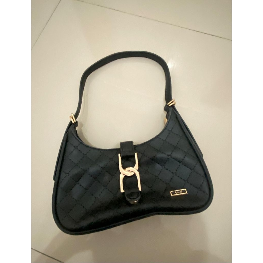 Preloved Tas En-ji Yonse Shoulderbag Wanita Warna Hitam