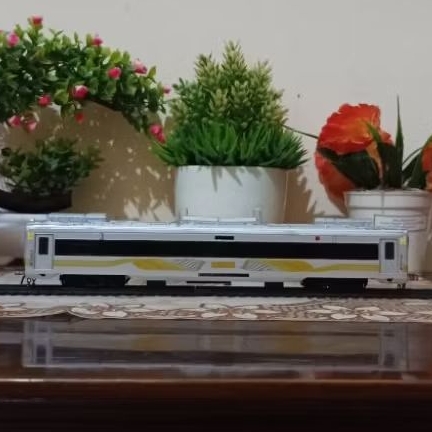 miniatur kereta api indonesia kereta luxury new generation real skala 1:87