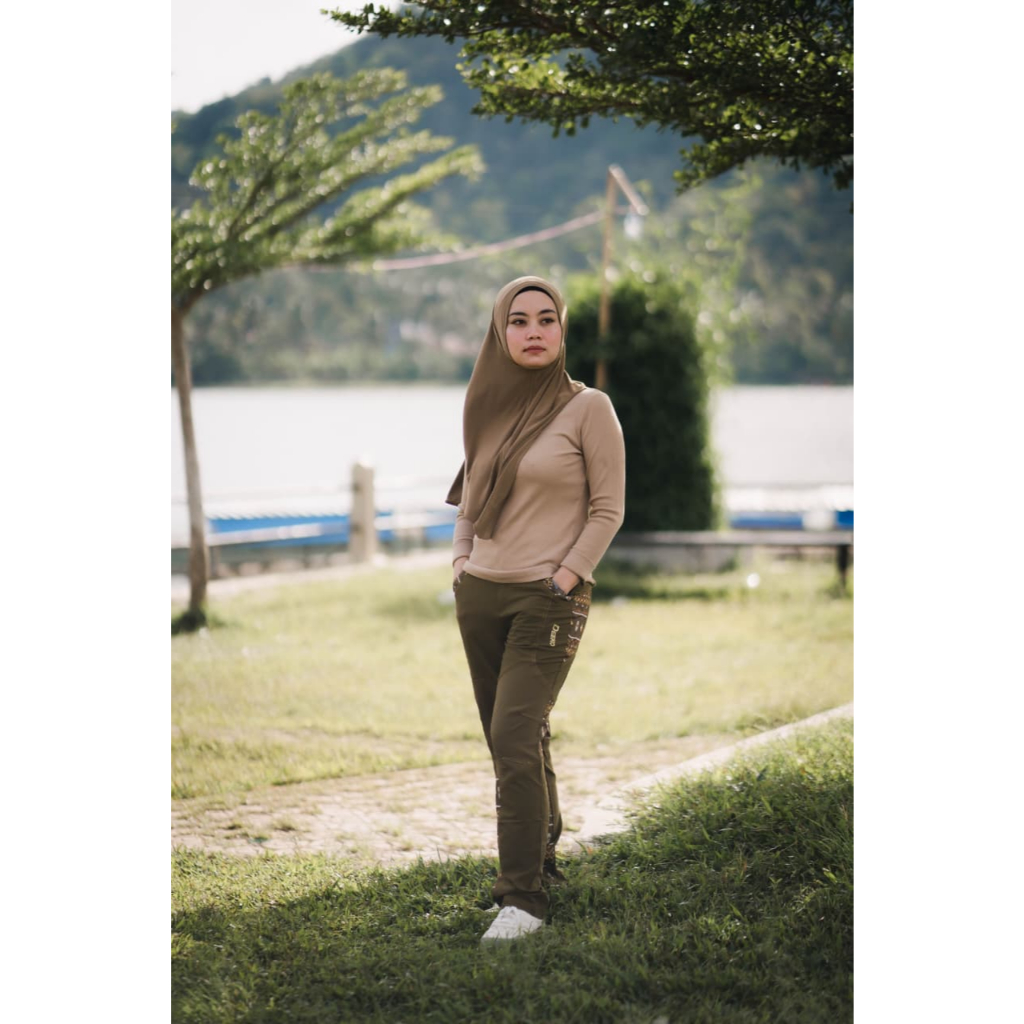 Celana Gunung Wanita Quickdry Outdoor Hiking