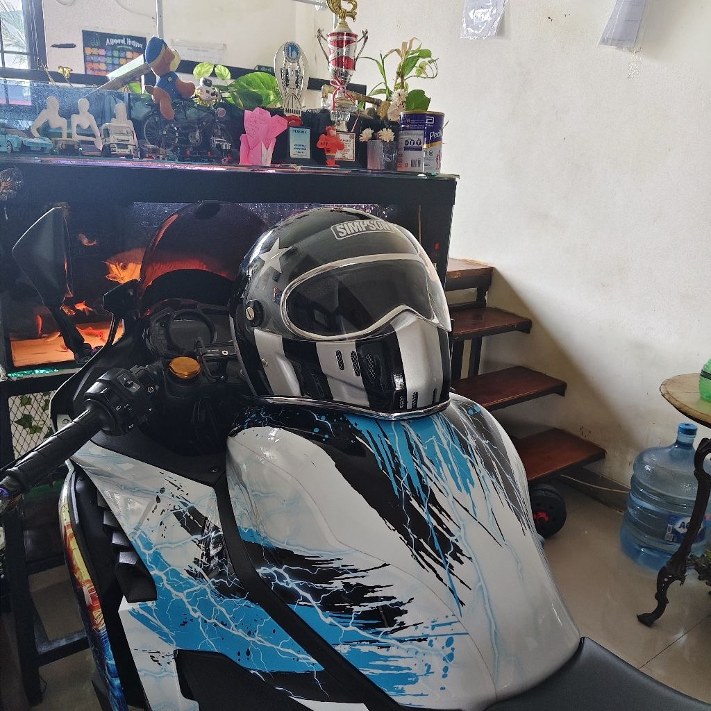 Helm fullface cakil kondisi baru custom