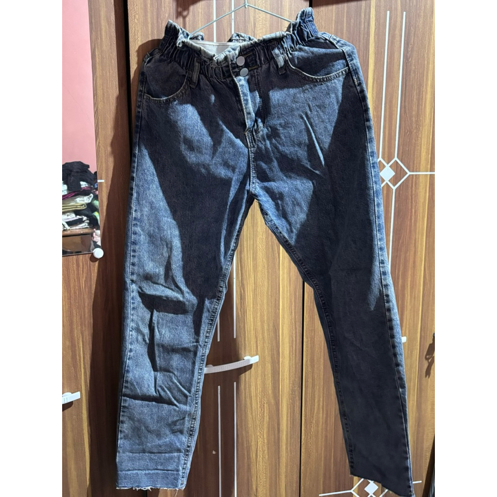 preloved jeans this is april