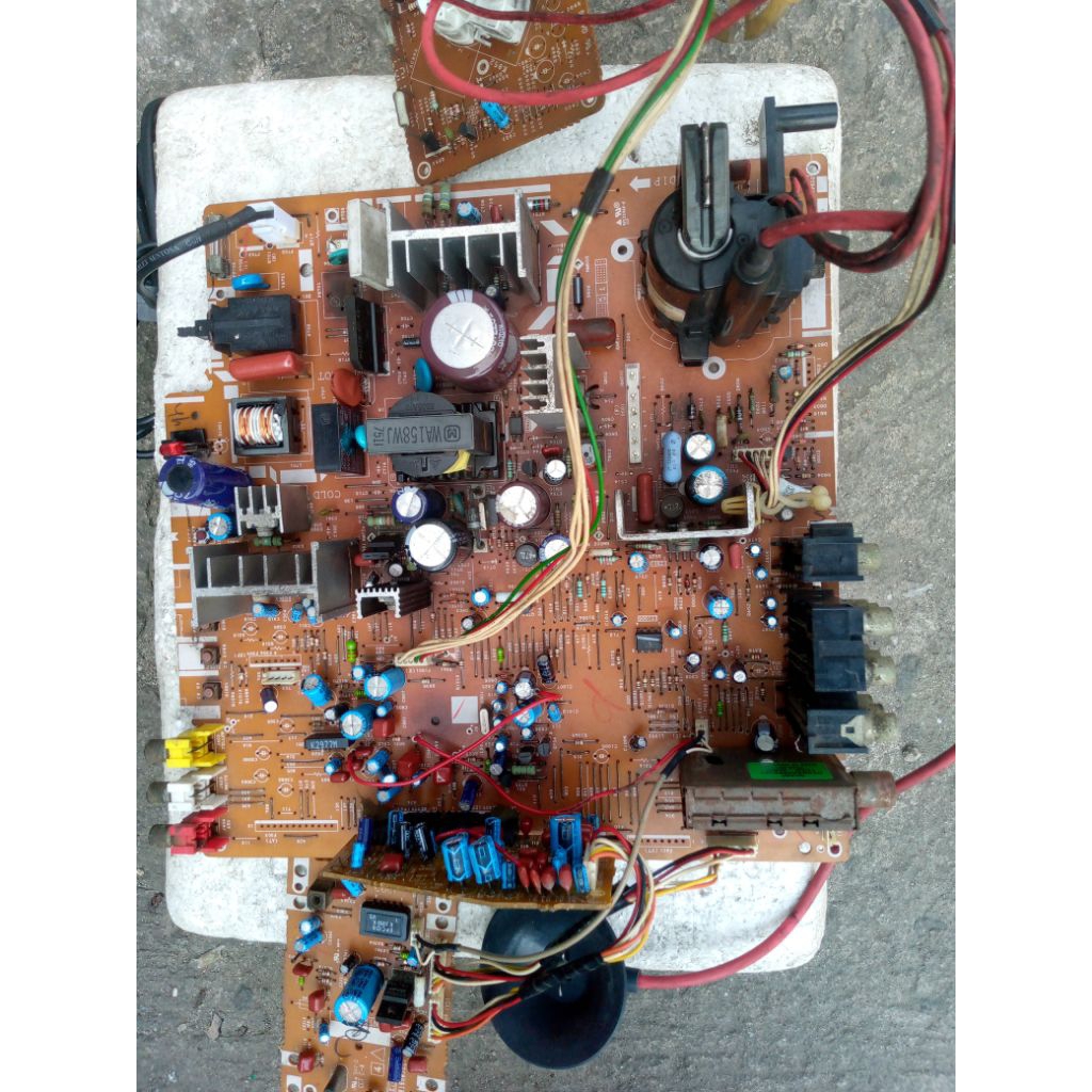 Mesin TV tabung flat 21inc merk sharp, normal.