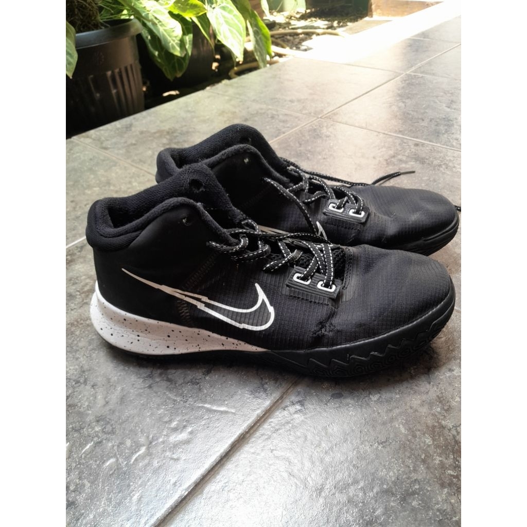 SEPATU BASKET NIKE KYRIE FLYTRAP 4 (PRELOVED READ DESK)