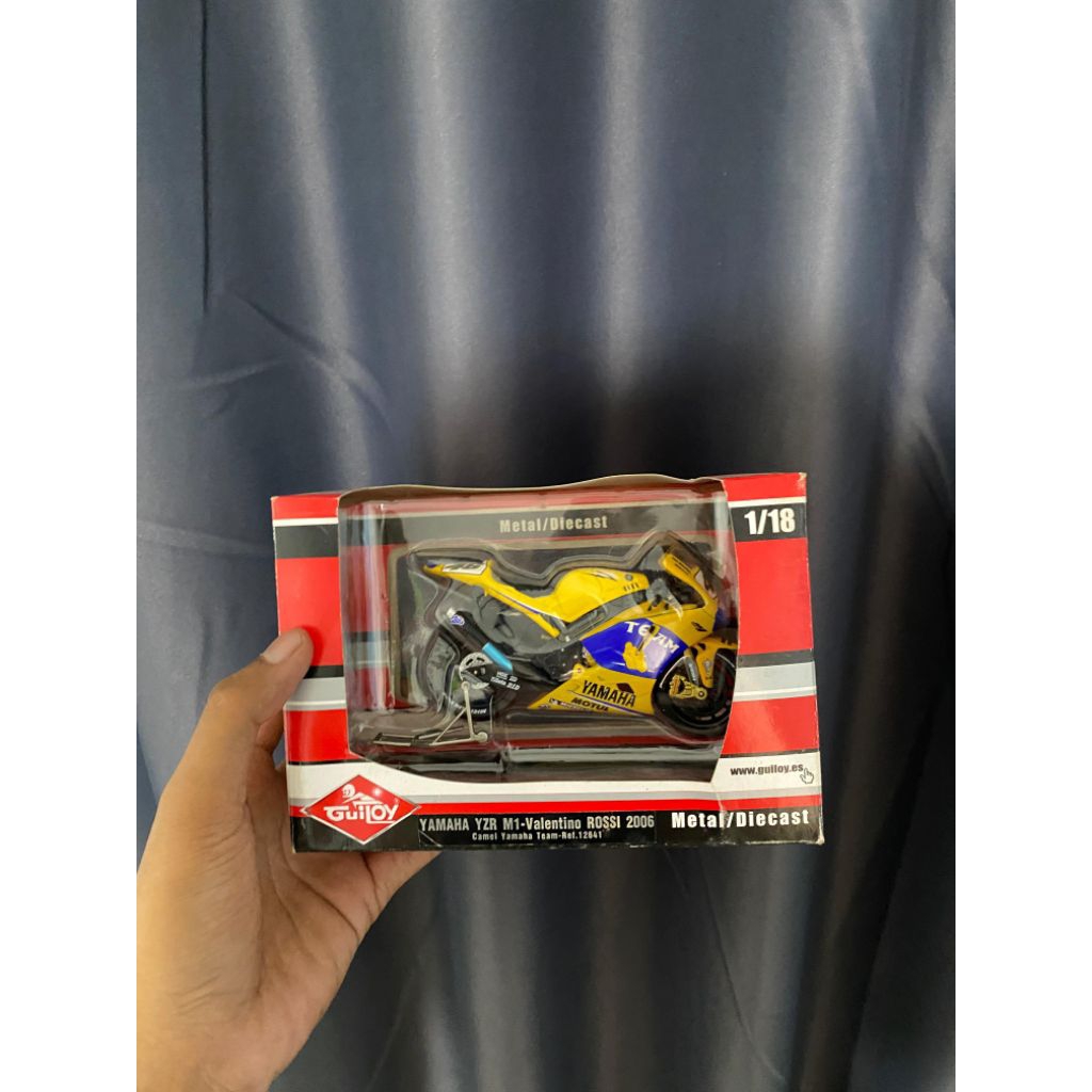 Diecast Miniatur Guiloy 1/18 Yamaha YZR-M1 Valentino rossi 2006 Camel