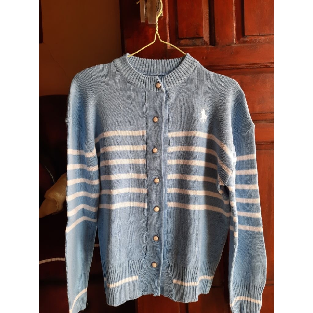 cardigan rajut biru