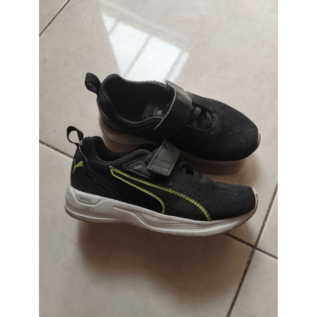 SEPATU SNEAKER ANAK PRELOVED