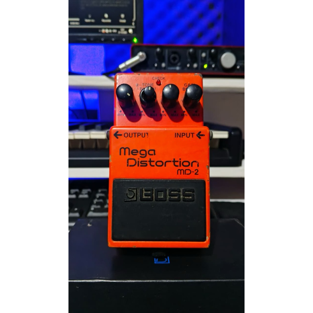 Efek Gitar BOSS Mega Distortion MD-2