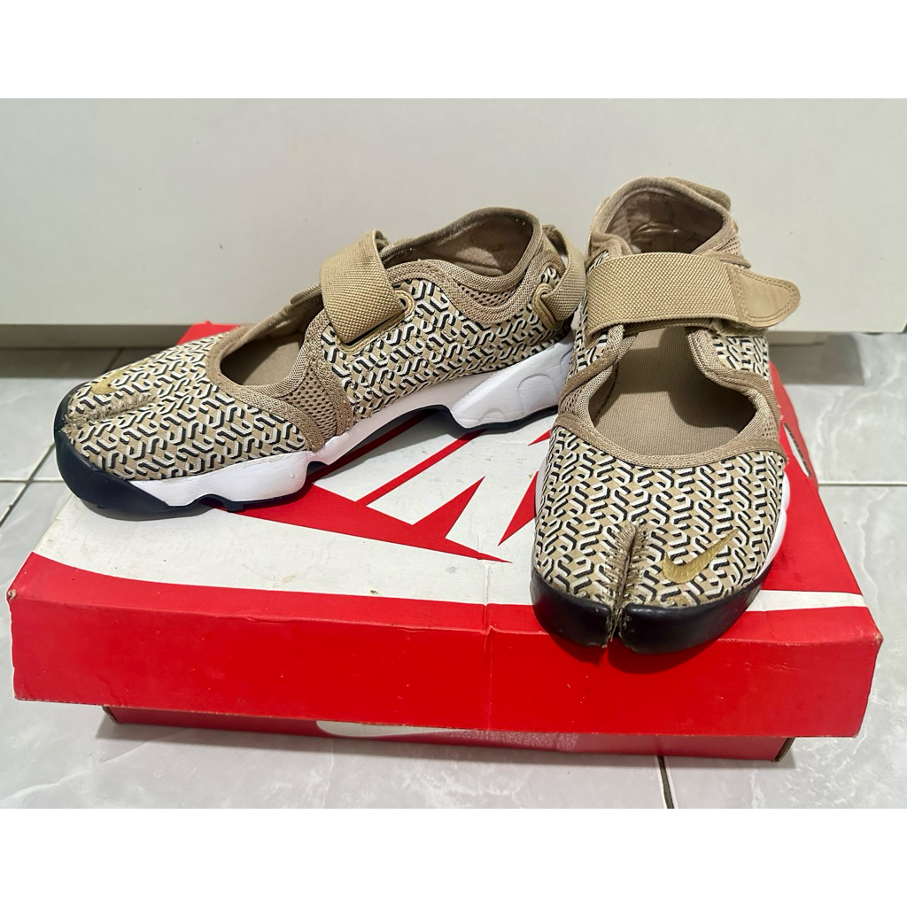 PRELOVED NIKE AIR RIFT UNITED