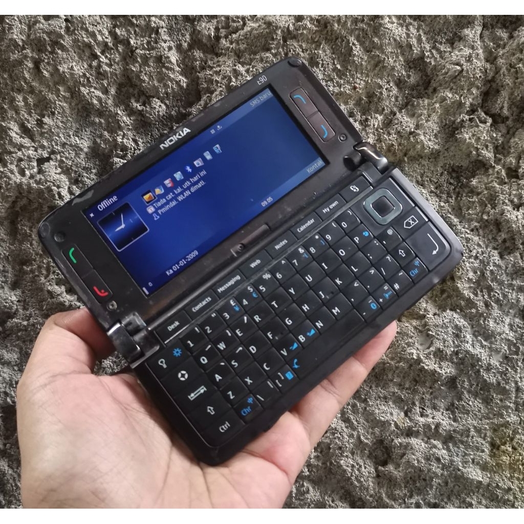 Hp jadul Nokia E90 Comunicator black mulus original  hp langka hp anti sadap