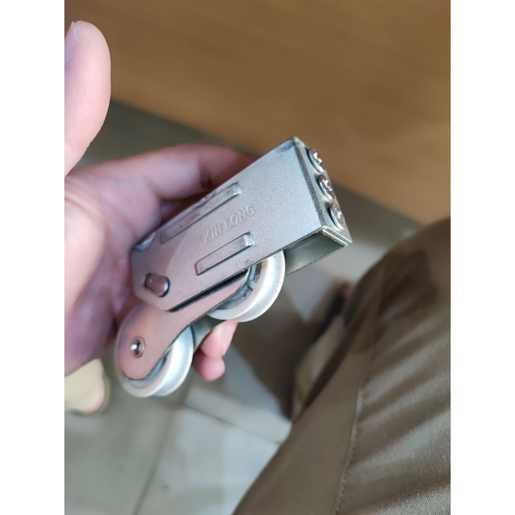 Roda pintu sliding aluminium 100kg