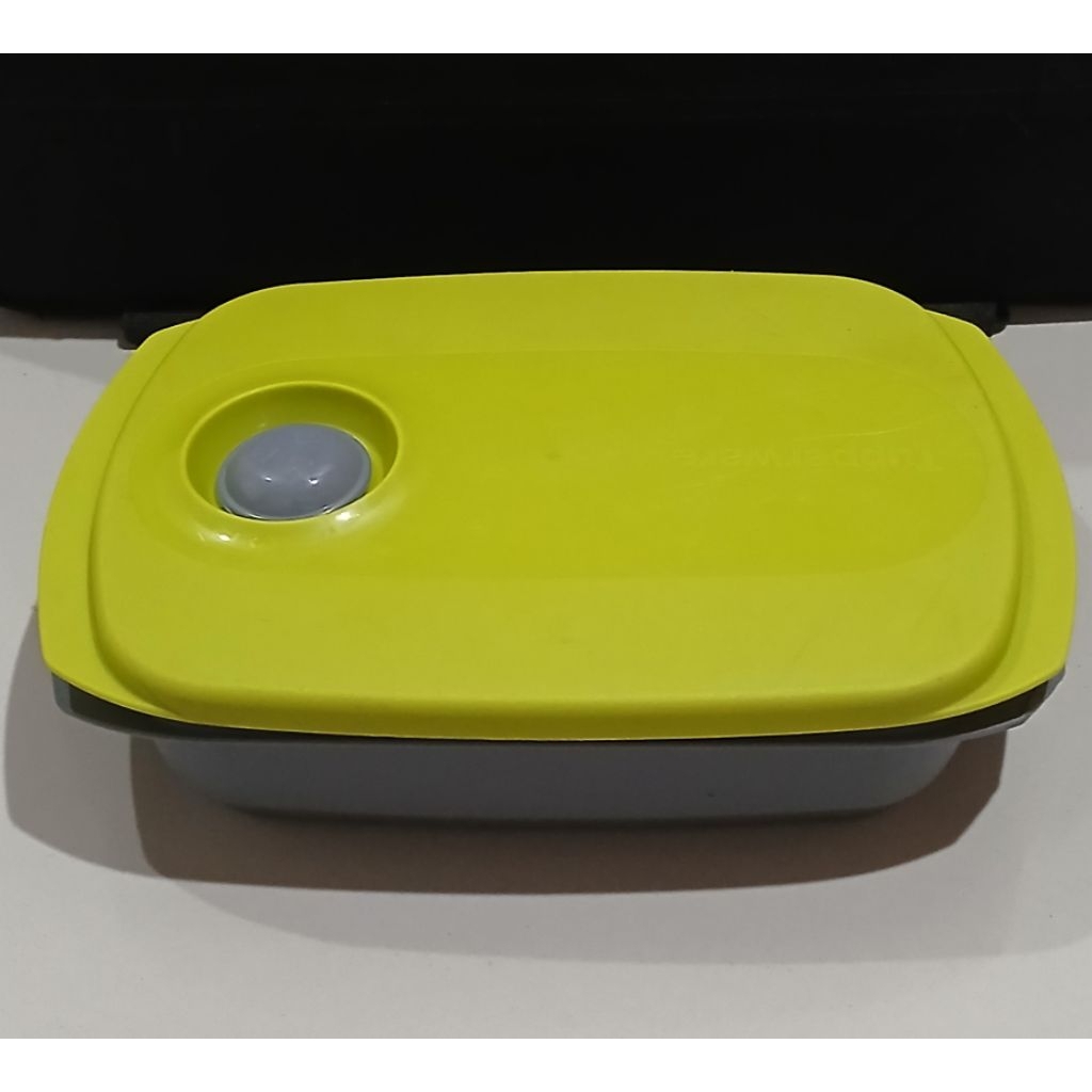 Tempat bekal byo tupperware prelove (katub abu senada base)