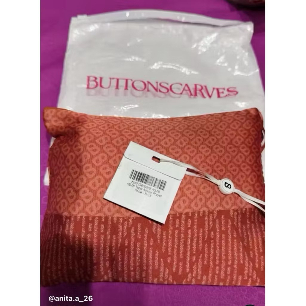 BUTTONSCARVES Tapis Abstre Prayer Robe - Brick