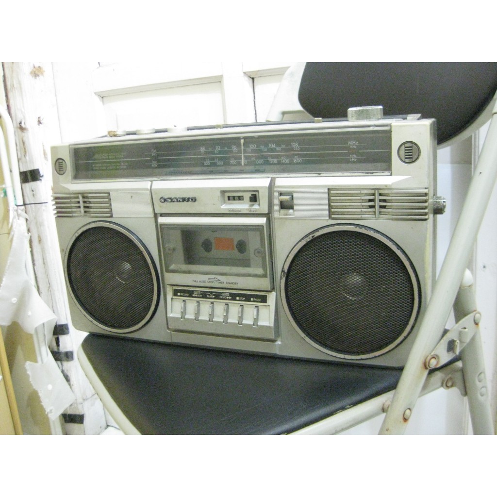 radio jadul sanyo besar