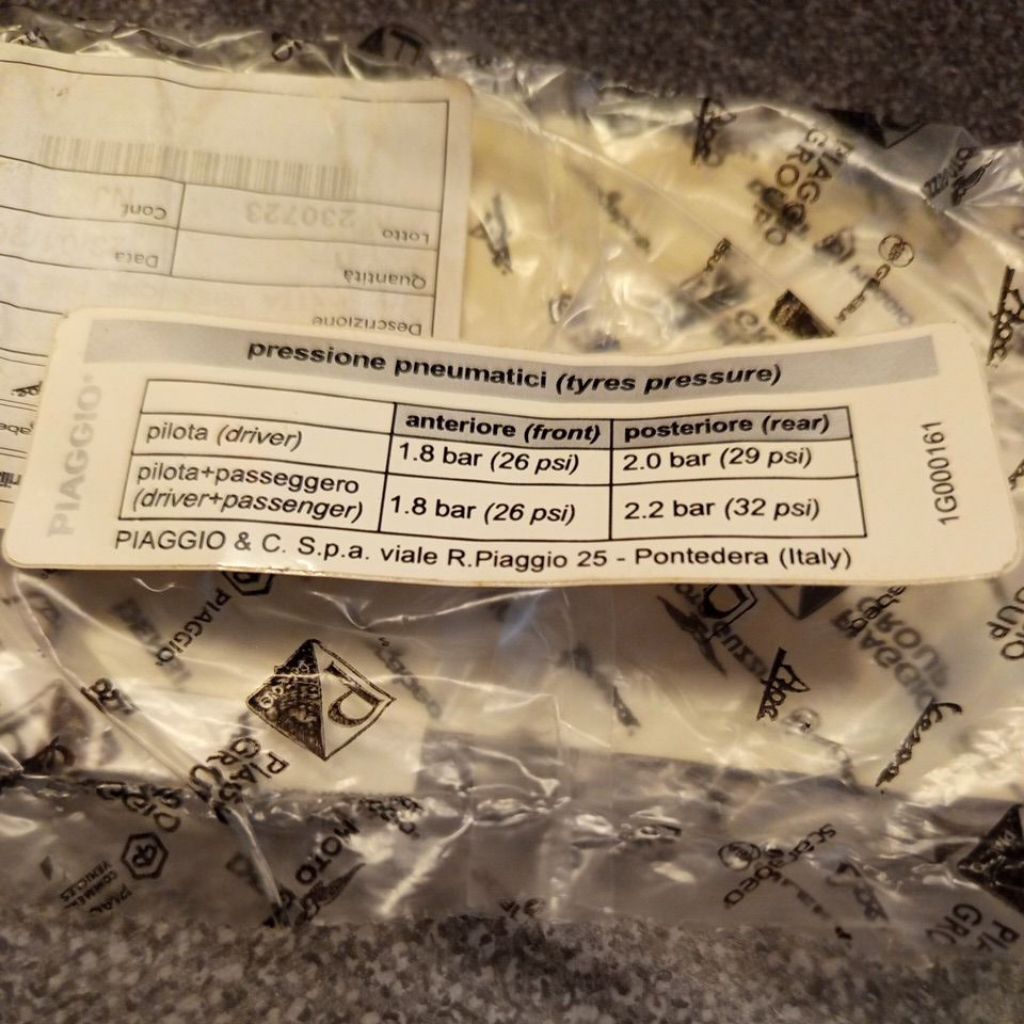 stiker tire presure vespa 946,gts, sprint, primavera original