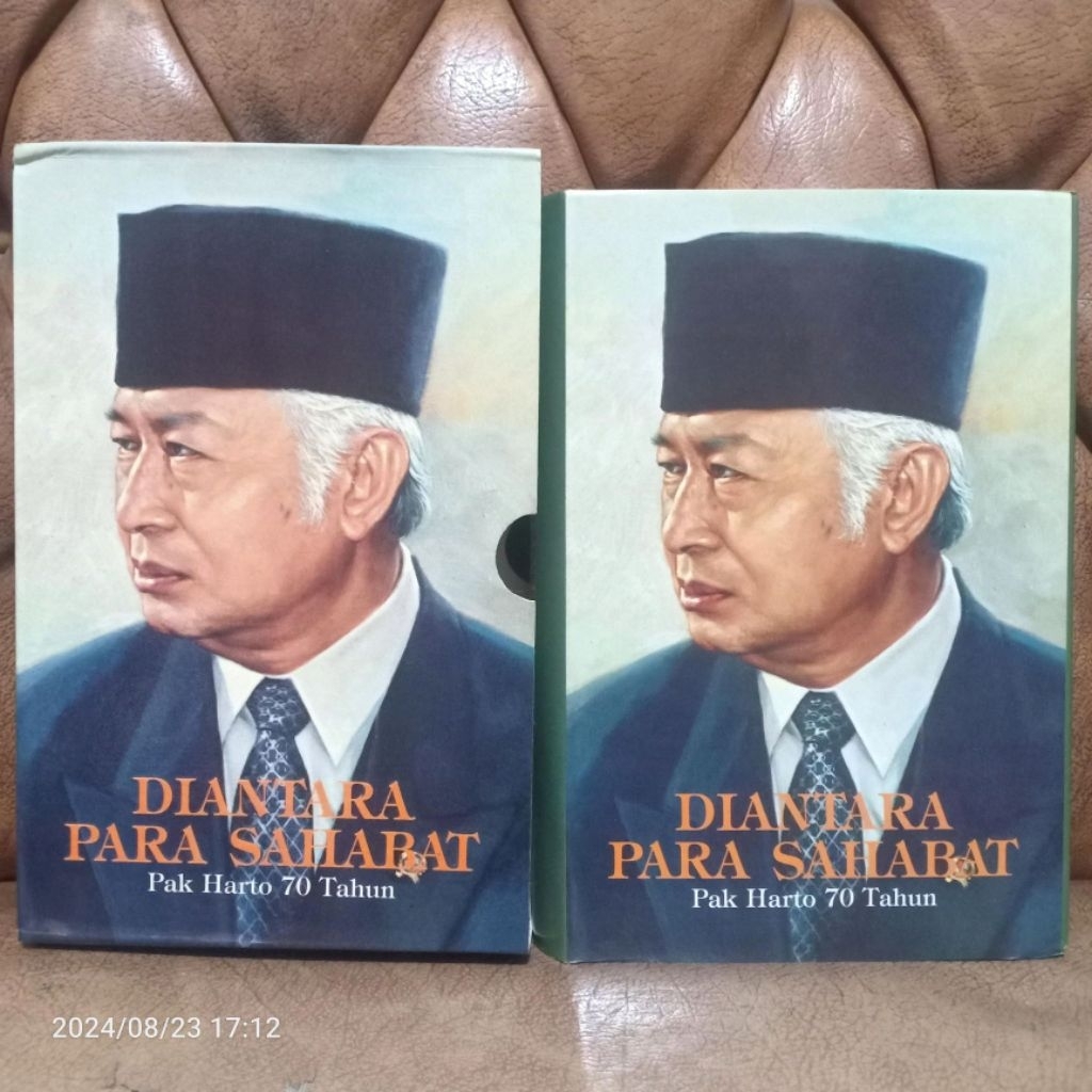 ORIGINAL ANTIK HARDCOVER PLUS BOX BUKU DIANTARA PARA SAHABAT Pak Harto 70 Tahun Editor By G Dwipayan