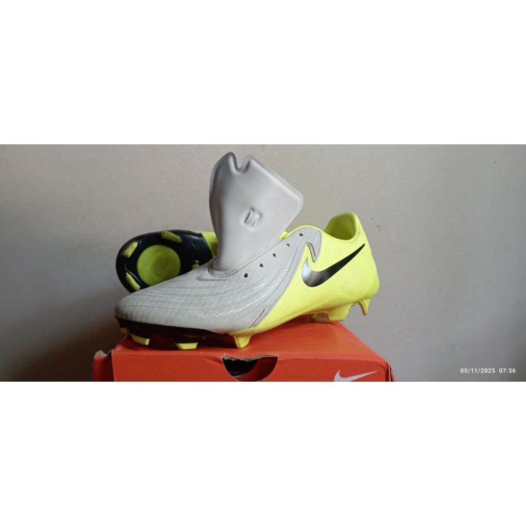 nike phantom GX II Academy