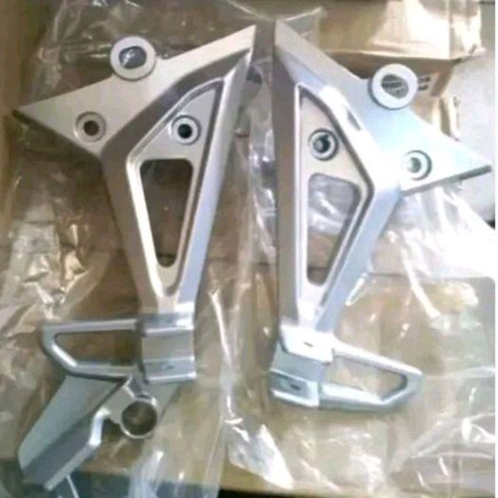 dudukan step belakang Revo fit fi dudukan step belakang Revo fit fi injeksi . akcesoris motorcycle