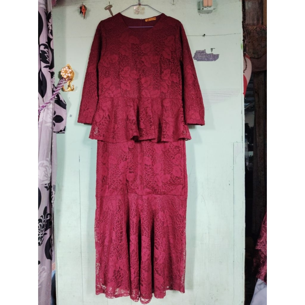gamis cantik full brukat warna merah hati preloved