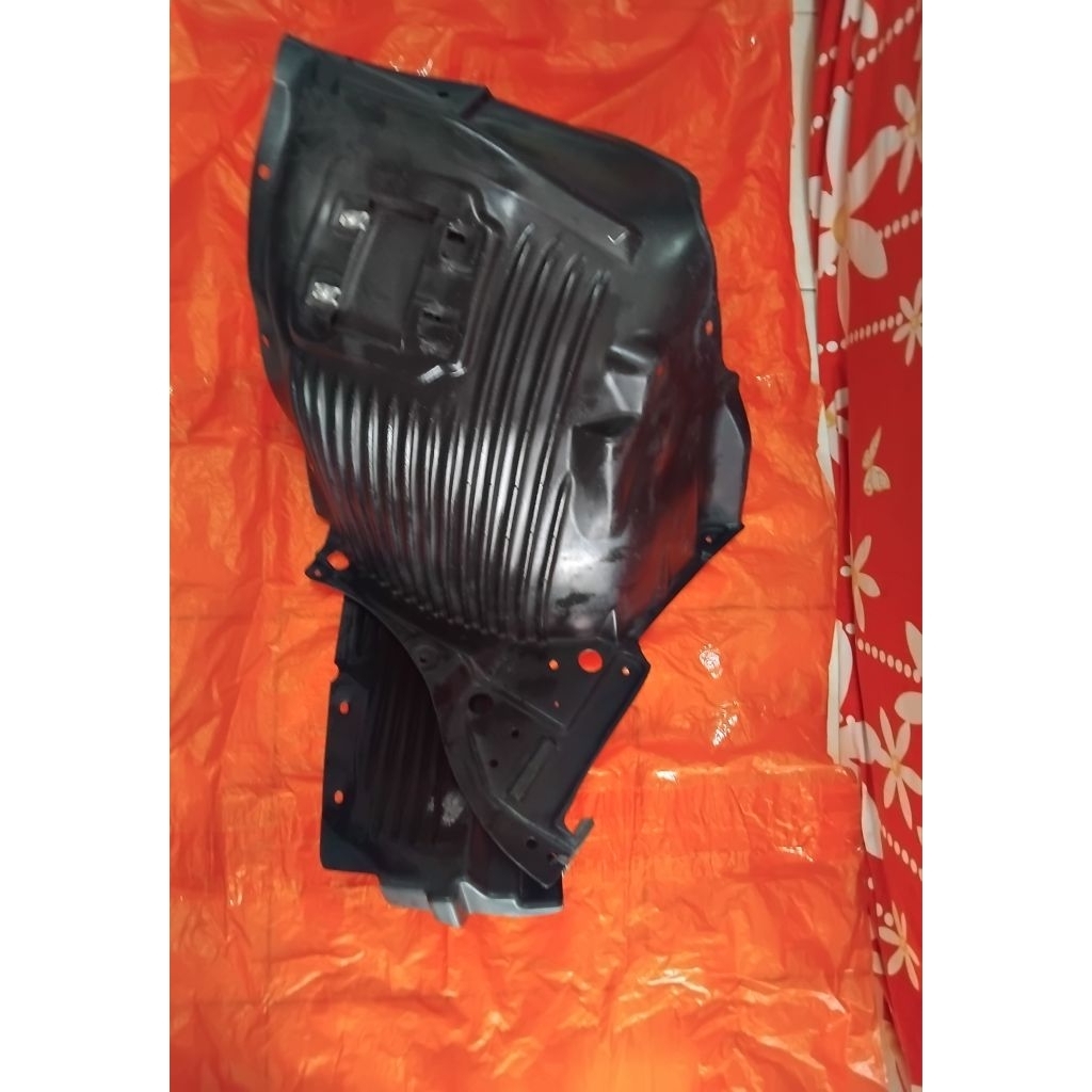 Liner fender kanan xpander original