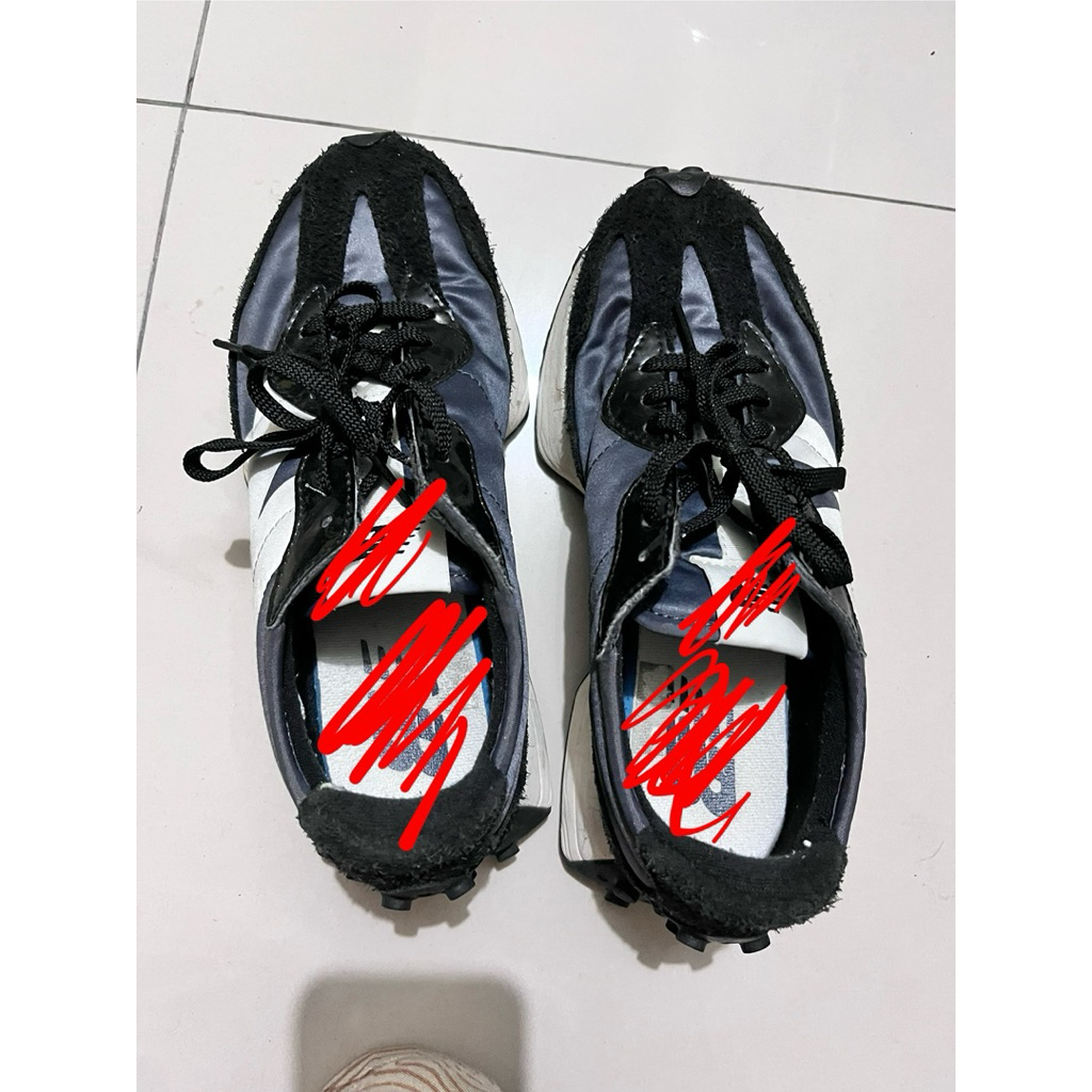 [PRELOVED] sepatu wanita NB 327