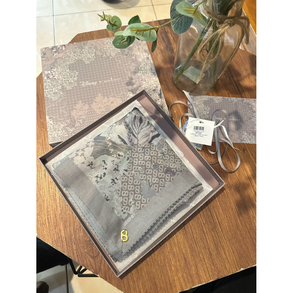 Preloved Buttonscarves Jubilation Voile Square Moon Rock