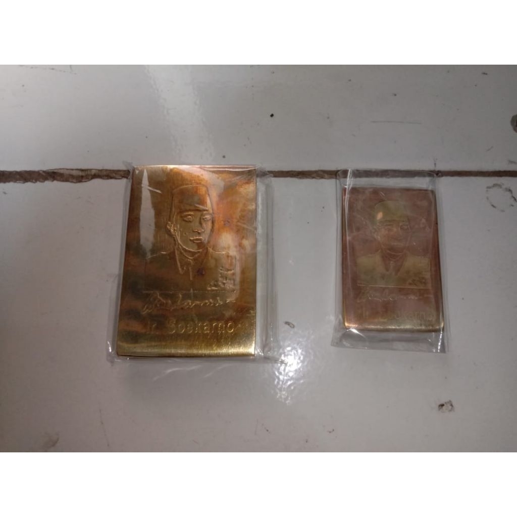 Lempengan Kuningan antik Ir. Soekarno/ Lempengan emas antik bestseller/ Barang antik