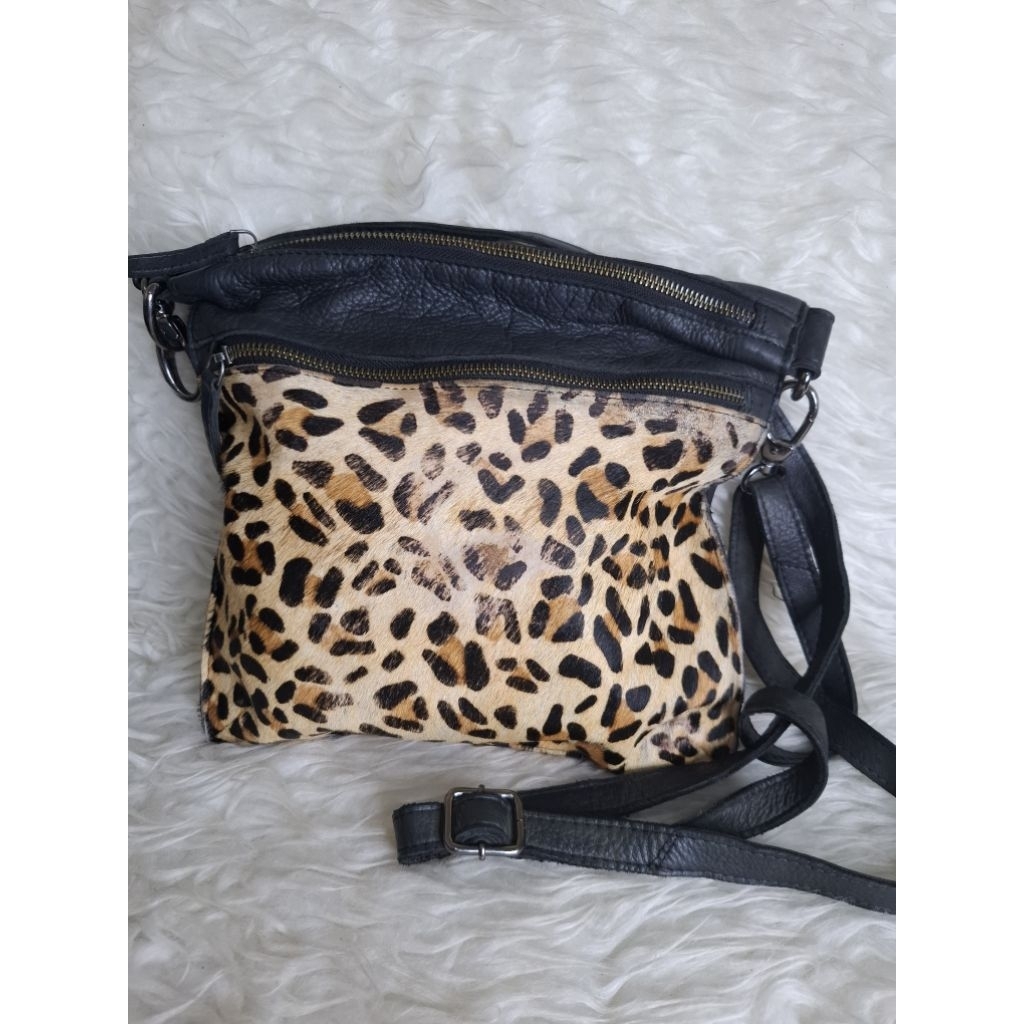 Tas Wanita Selempang Kulit Bulu Macan Asli / Tas Sling Wanita Preloved Cantik