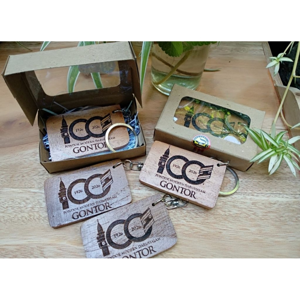 Gantungan kunci kayu custom.