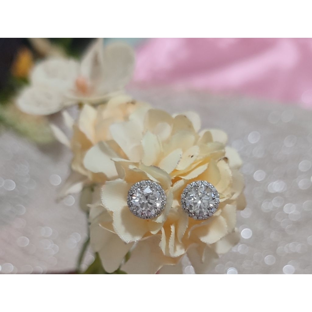 Anting moissanite