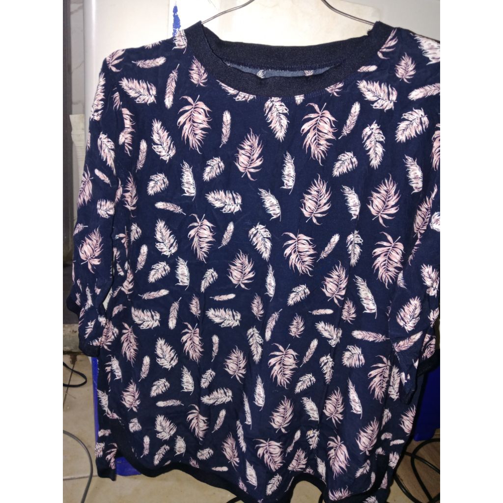 Baju Atasan Wanita Bekas Pakaian Pribadi