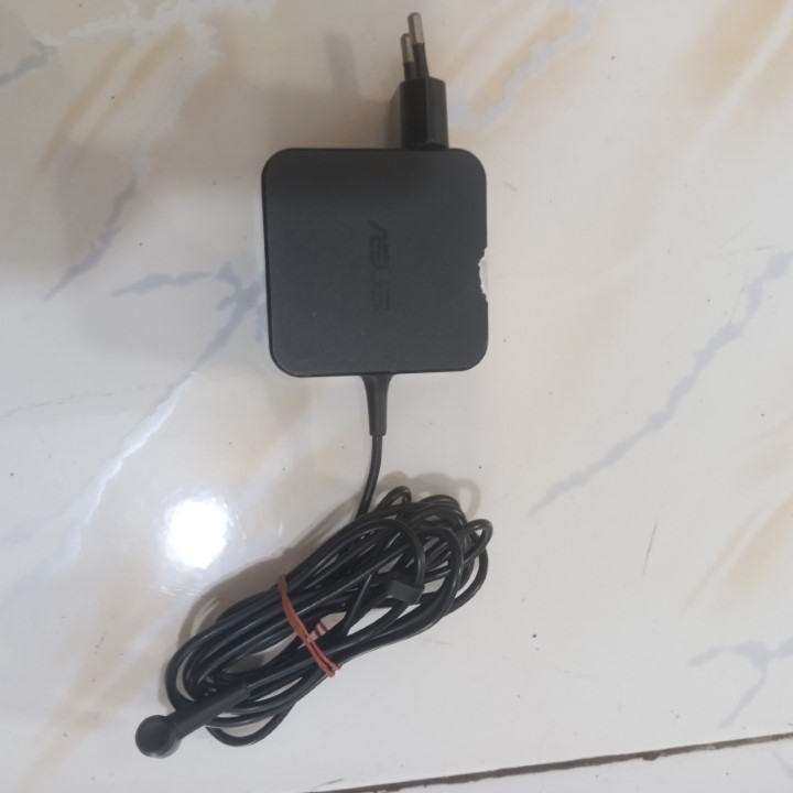 Charger Laptop Asus X505 X505Z X505ZA 19v 2.37A 45W 2.5mm Adaptor Second Bekas 210