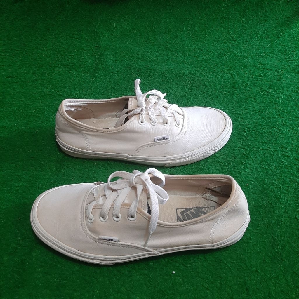 SEPATU SNEAKERS/ VANS AUTHENTIC PUTIH