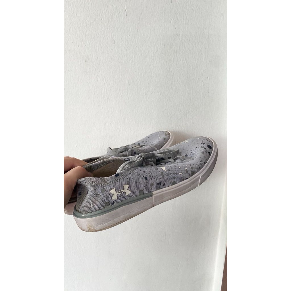 UNDER ARMOUR SHOES IN GREY