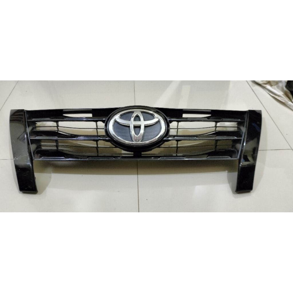 gril grill Toyota Fortuner vrz 2016-2020 original