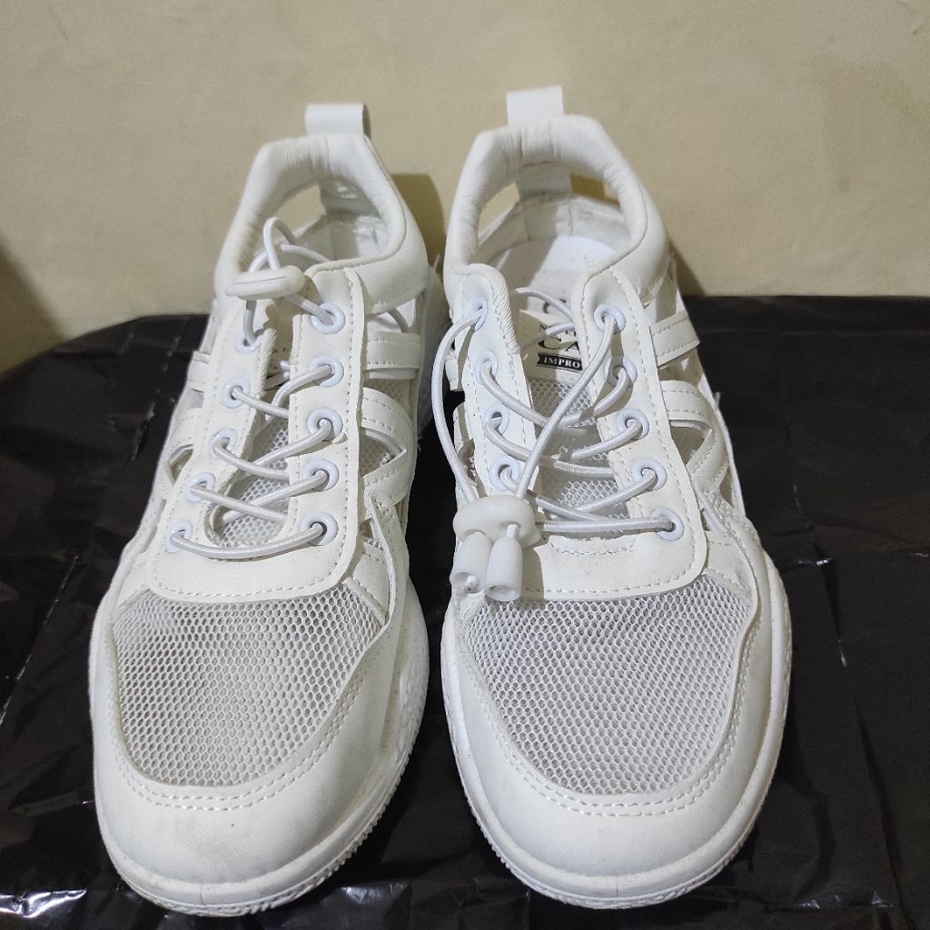 [TOKO ROMBENGAN] SEPATU PUTIH
