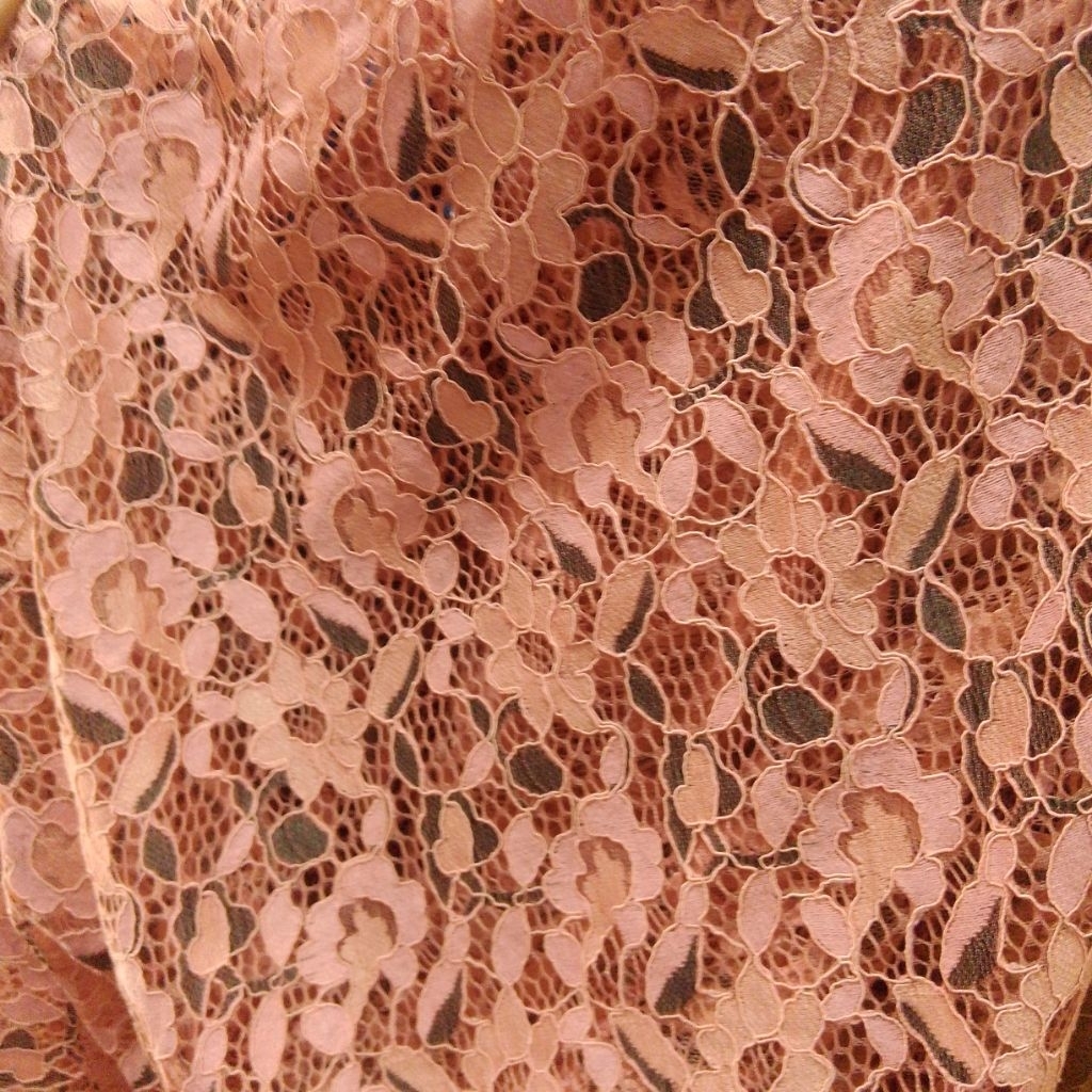 Kain Brokat Tile Motif Floral Padat Dusty Peach | Aksen Daun Abu | Lace Import Premium Lbt