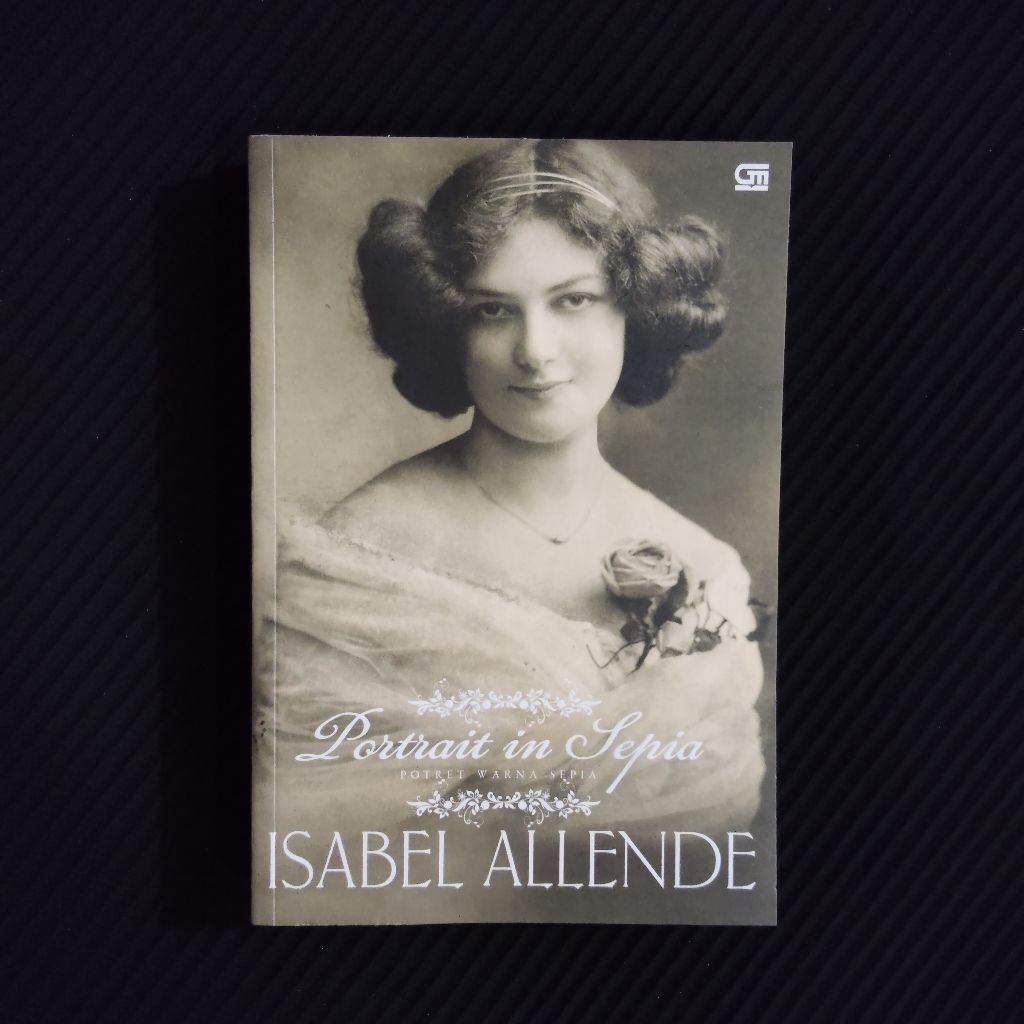 Buku Original / Portrait In Sepia - Potret Warna Sepia & Buku Catatan Maya / ISABEL ALLENDE